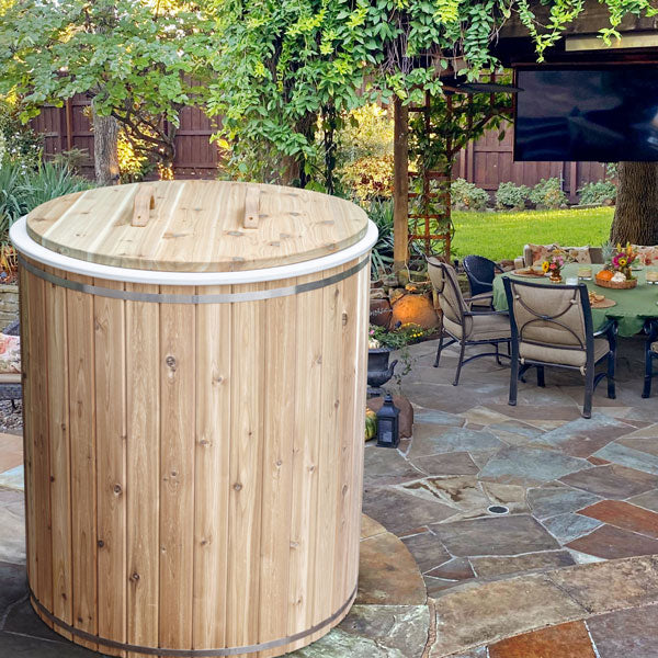 Baltic plunge tub side view