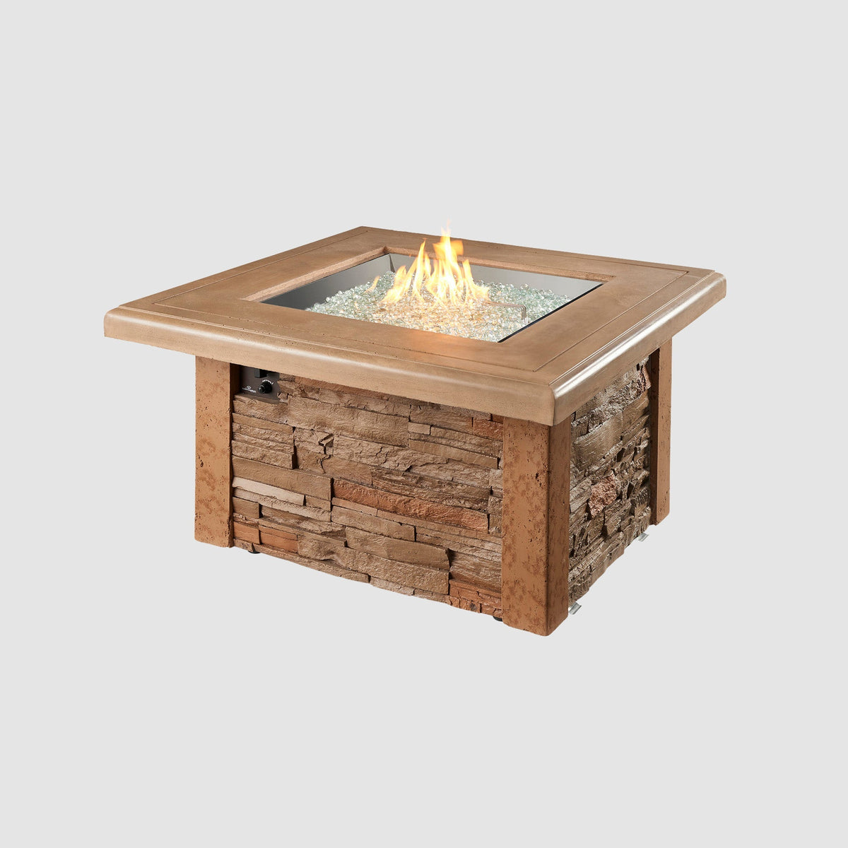 Outdoor GreatRoom Sierra square fire table with flame